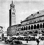 Piazza della Frutta - immagine scattata tra il 1936 e il 1948